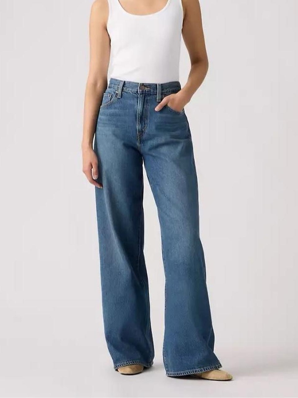Levi's Cinch Wide Leg Lightweight Jeans - Size 23